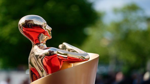 Seitenansicht der Goldenen Lola